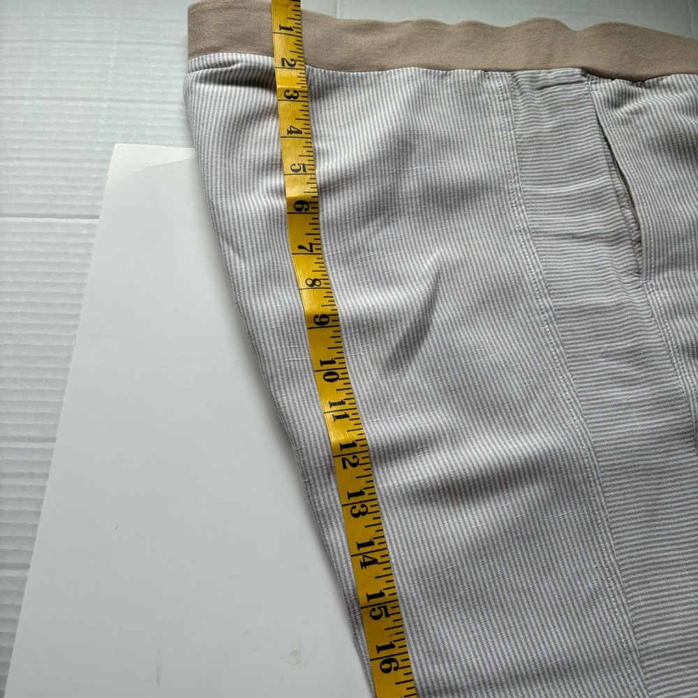 jjill linen/rayon pull on pants with banded waist. Like new. Well taken care of!